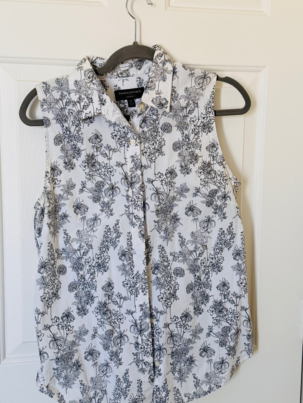Banana Republic White Sleeveless Button-Down Top with Black Floral Print